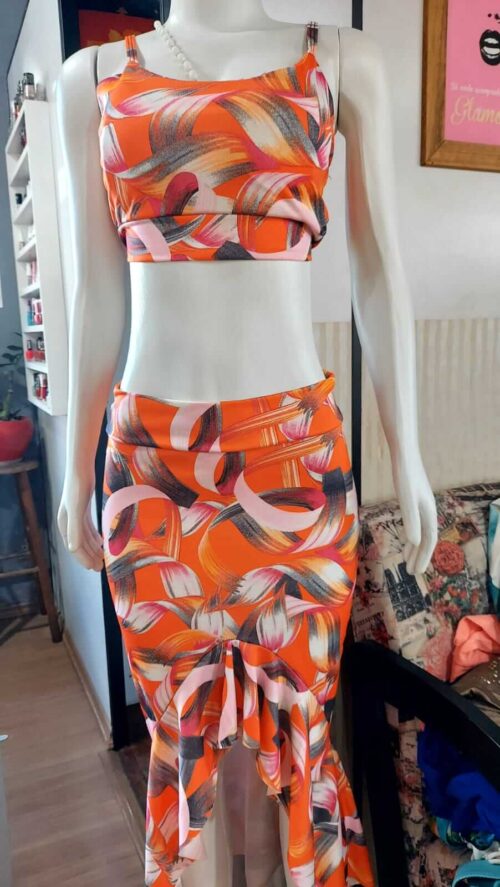 Conjunto laranja colorido